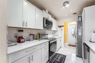 10290 Carmen Ln, Royal Palm Beach, FL 33411 - Photo 12