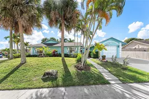 10290 Carmen Ln, Royal Palm Beach, FL 33411 - Photo 2