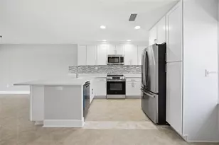 11586 W Bayshore Dr, Crystal River, FL 34429 - Photo 6