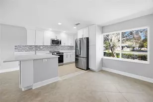 11586 W Bayshore Dr, Crystal River, FL 34429 - Photo 10