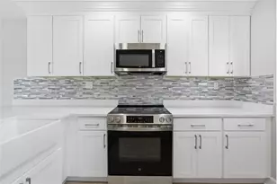 11586 W Bayshore Dr, Crystal River, FL 34429 - Photo 8