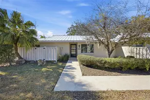 11586 W Bayshore Dr, Crystal River, FL 34429 - Photo 1