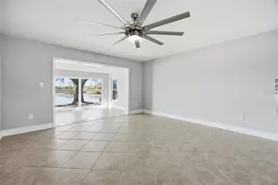 11586 W Bayshore Dr, Crystal River, FL 34429 - Photo 14