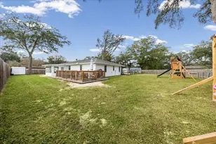 3881 NE 22nd Ct, Ocala, FL 34479 - Photo 2