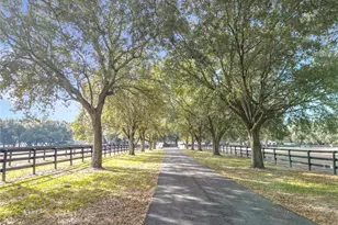 21051 SE 42nd St, Morriston, FL 32668 - Photo 18