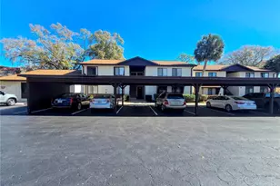 512 Fairways Cir, Ocala, FL 34472 - Photo 2