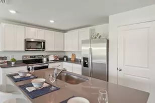 8741 Triumph Cir, Wildwood, FL 34785 - Photo 14