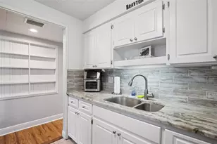 640 59th St S, Saint Petersburg, FL 33707 - Photo 12