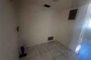 1315 SE Silver Springs Pl, Ocala, FL 34471 - Photo 4