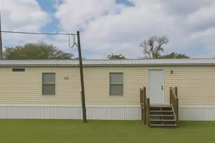 2122 Cr 426, Lake Panasoffkee, FL 33538 - Photo 1