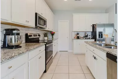 3047 Adams Cross Drive, Zephyrhills, FL 33540 - Photo 8