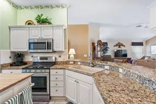 17651 SE 90th Clemson Cir, The Villages, FL 32162 - Photo 8