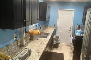 2873 SE 1st Pl, Boynton Beach, FL 33435 - Photo 10