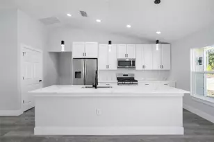 2121 SW Hilliard Ave, Dunnellon, FL 34431 - Photo 8