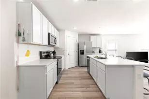 8729 Triumph Cir, Wildwood, FL 34785 - Photo 4