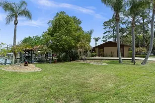 239 SE Paradise Point Rd, Crystal River, FL 34429 - Photo 2