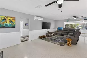 1115 SE Kings Bay Dr, Crystal River, FL 34429 - Photo 4