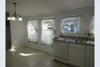 18601 SE 24th Lane, Ocklawaha, FL 32179 - Photo 16