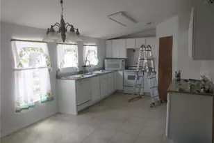 18601 SE 24th Ln, Ocklawaha, FL 32179 - Photo 8