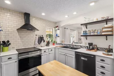 1550 Lime Grove Lane, The Villages, FL 32162 - Photo 4