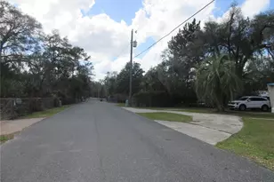 17350 SE 66th St, Ocklawaha, FL 32179 - Photo 8