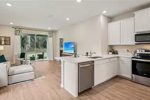 8599 Pinecrest Trl, Wildwood, FL 34785 - Photo 6