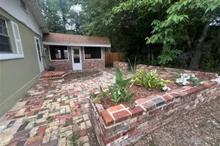 1204 NE 32nd Pl, Ocala, FL 34479 - Photo 2