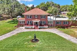 405 Lake Shore Dr, Leesburg, FL 34748 - Photo 1