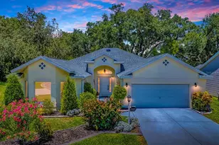 17037 SE 76th Creekside Cir, The Villages, FL 32162 - Photo 2