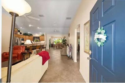 871 Castleberry Circle, The Villages, FL 32162 - Photo 4