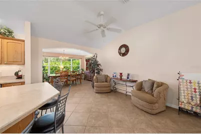 871 Castleberry Circle, The Villages, FL 32162 - Photo 8