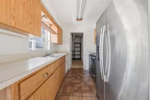 10829 Margaret Dr, Tavares, FL 32778 - Photo 12