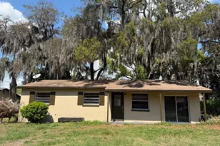 10829 Margaret Dr, Tavares, FL 32778 - Photo 1