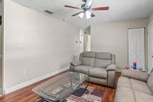 911 Jacaranda Dr, Lady Lake, FL 32159 - Photo 4