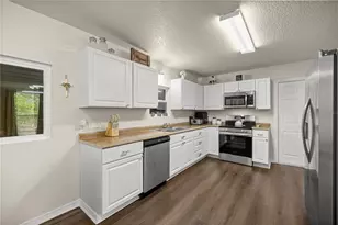 8121 Co Rd 243B, Wildwood, FL 34785 - Photo 10