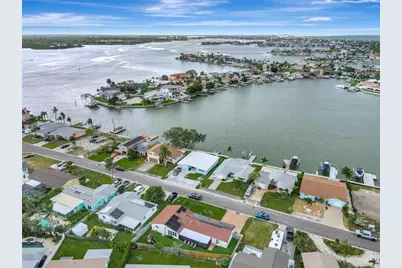 242 176th Avenue E, Redington Shores, FL 33708 - Photo 36