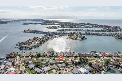 242 176th Avenue E, Redington Shores, FL 33708 - Photo 14