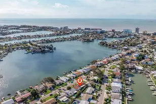 242 176th Ave E, Redington Shores, FL 33708 - Photo 10