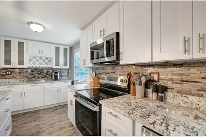 242 176th Avenue E, Redington Shores, FL 33708 - Photo 8