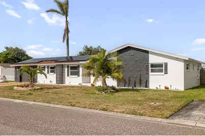 242 176th Avenue E, Redington Shores, FL 33708 - Photo 4