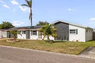 242 176th Ave E, Redington Shores, FL 33708 - Photo 4