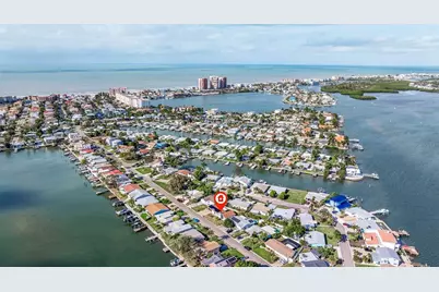 242 176th Avenue E, Redington Shores, FL 33708 - Photo 8