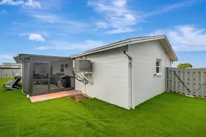242 176th Avenue E, Redington Shores, FL 33708 - Photo 32
