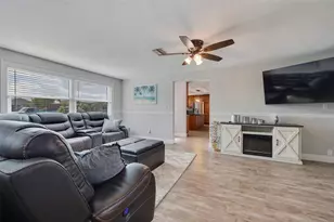 242 176th Ave E, Redington Shores, FL 33708 - Photo 18