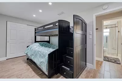 242 176th Avenue E, Redington Shores, FL 33708 - Photo 38