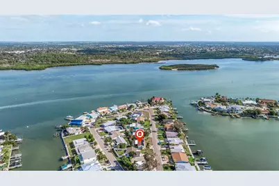 242 176th Avenue E, Redington Shores, FL 33708 - Photo 12