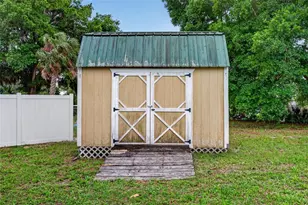 431 Edgewater Ave, Umatilla, FL 32784 - Photo 14