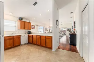 2367 Camden Terrace, The Villages, FL 32162 - Photo 4