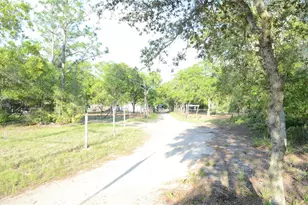 591 SE Fisher Rd, Ocklawaha, FL 32179 - Photo 4