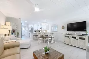 1637 SE Paradise Cir, Crystal River, FL 34429 - Photo 4